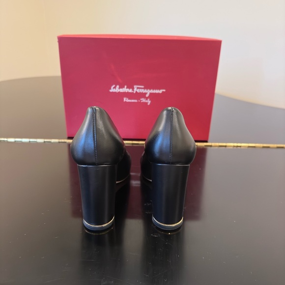 Salvatore Ferragamo NWT Luxury Classic Chic RARE Authentic Fiamma Black Pumps - Picture 7 of 17